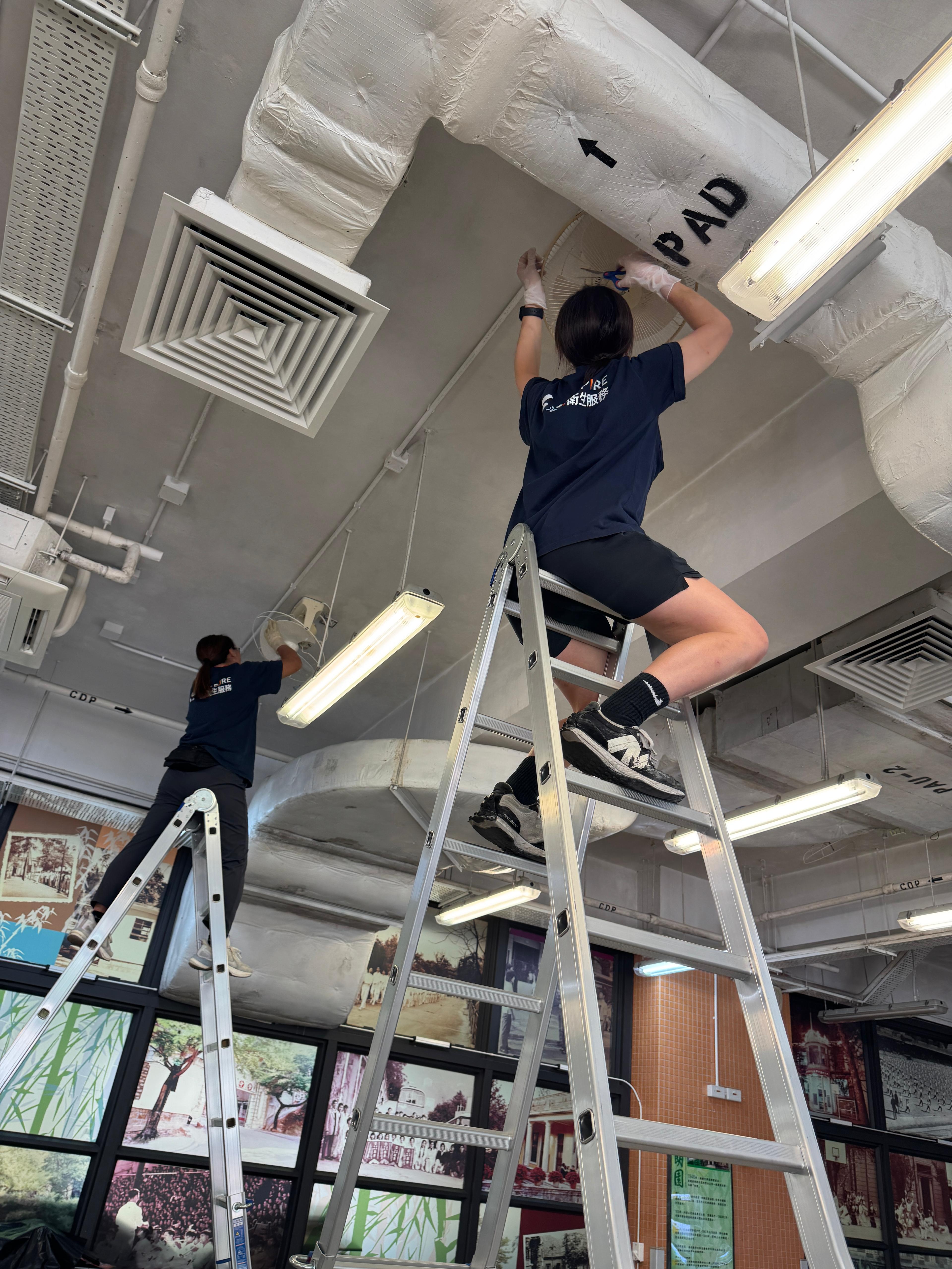 港潔學校禮堂天花清潔工作實照