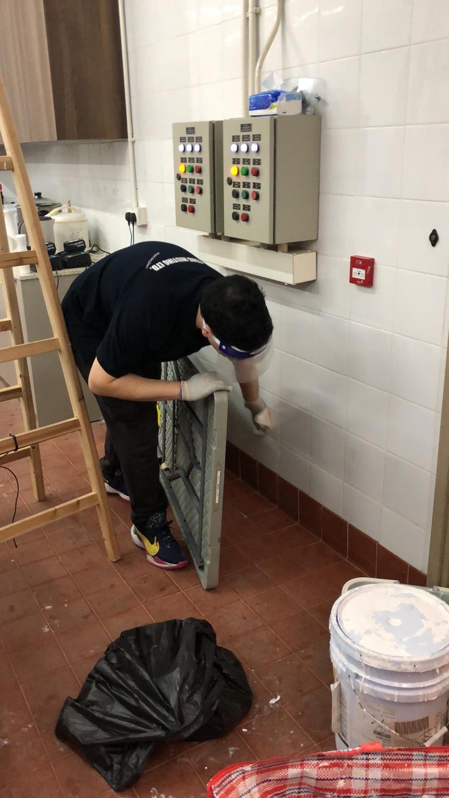 港潔學校扶手消毒工作實照