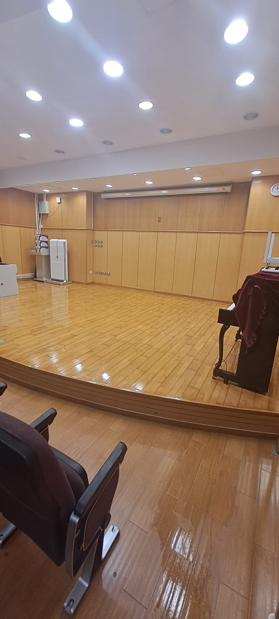 港潔學校活動室地板打蠟完成實照
