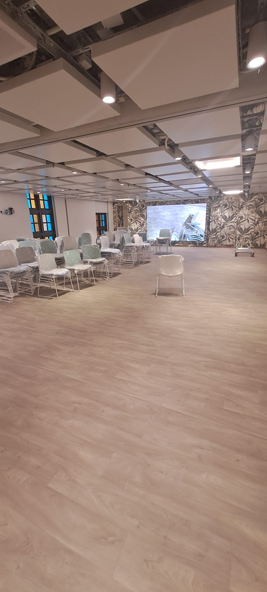 港潔學校禮堂功能室地板打蠟完成實照