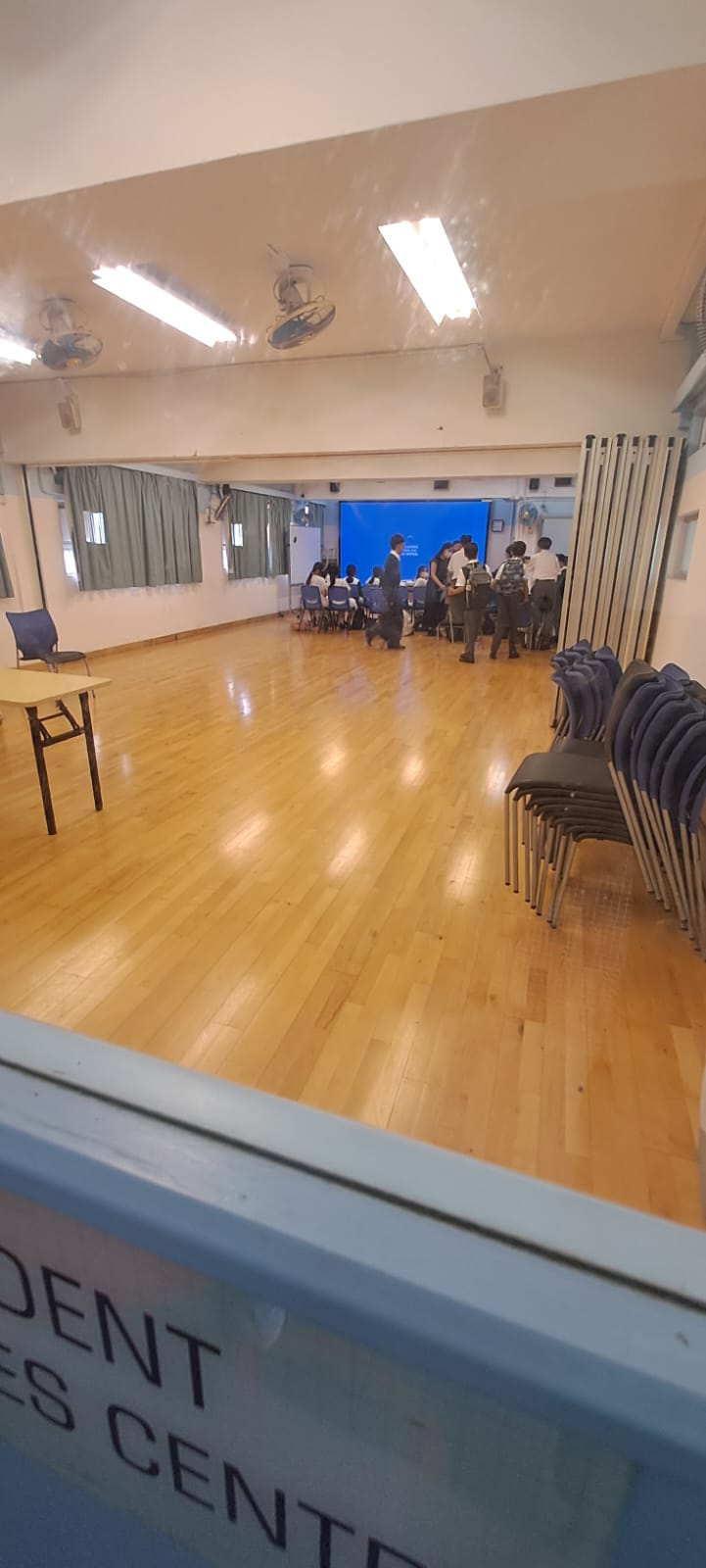 港潔學校禮堂地板防滑處理完成實照