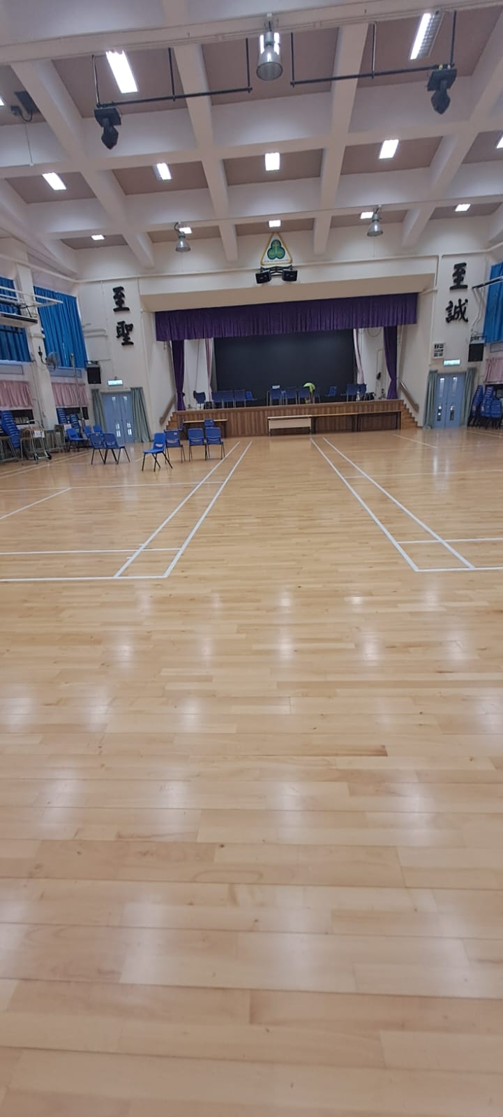 港潔學校禮堂球場地板打蠟完成實照