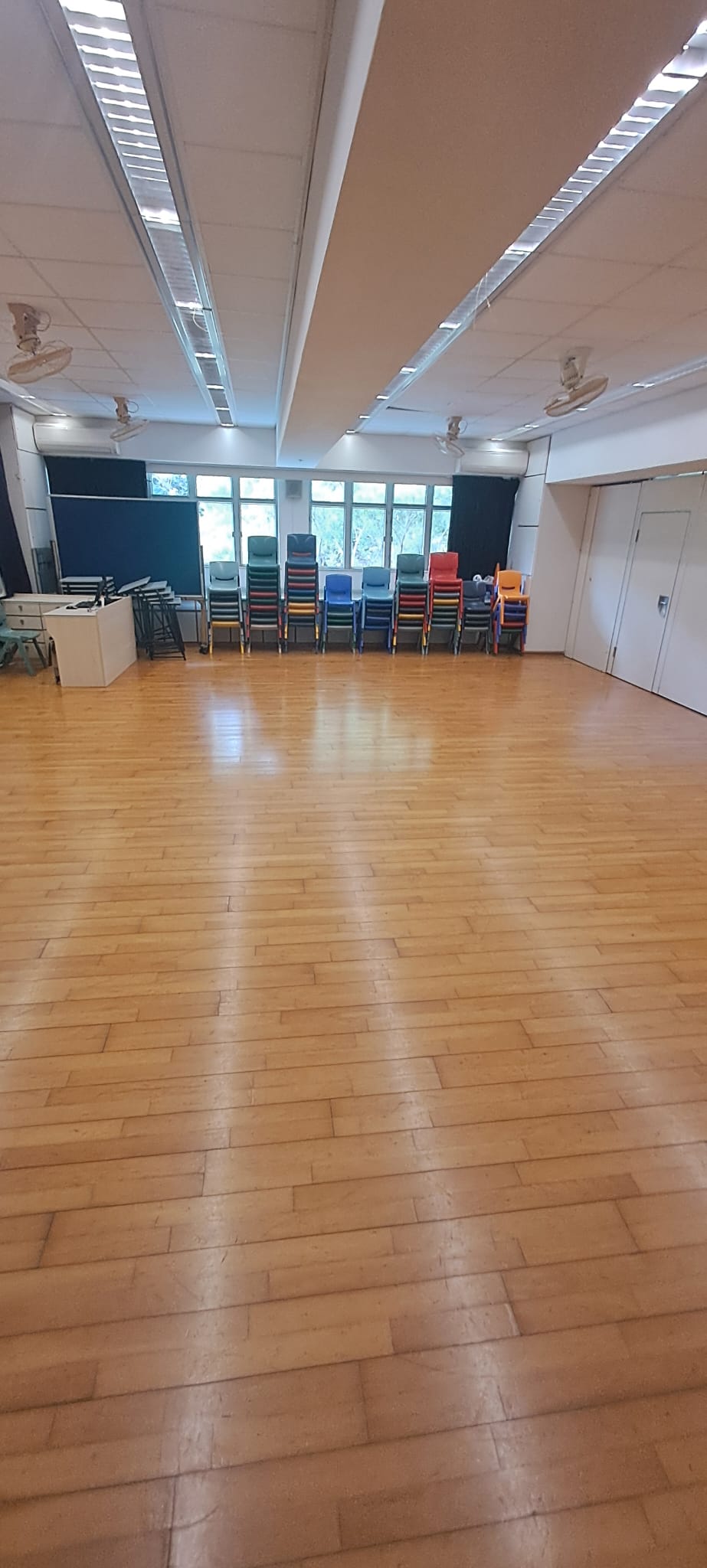 港潔學校多用途室地板打蠟完成實照