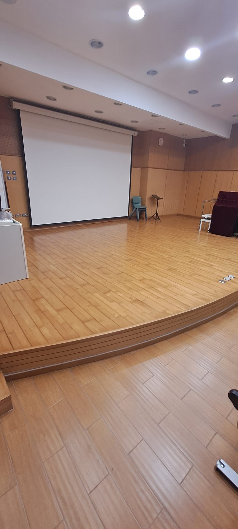 港潔學校舞台地板打蠟完成實照